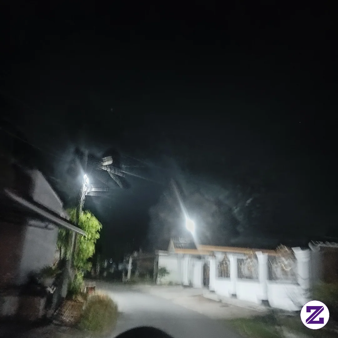 ​"Di Bawah Selimut Malam Yang Tenang, Setitik Cahaya Memberikan Harapan. ✨"