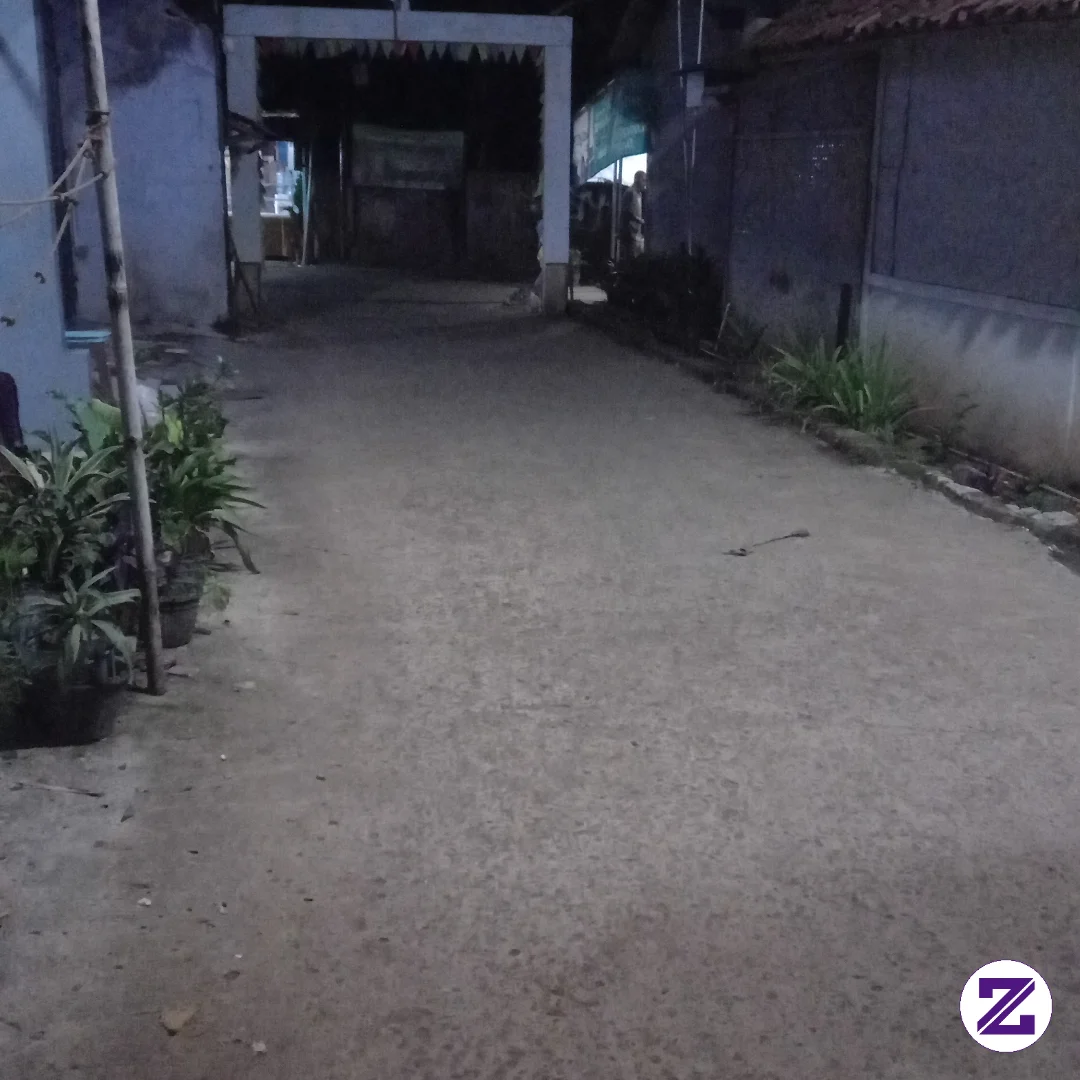 Lagi Jalan-Jalan Ke Toko.