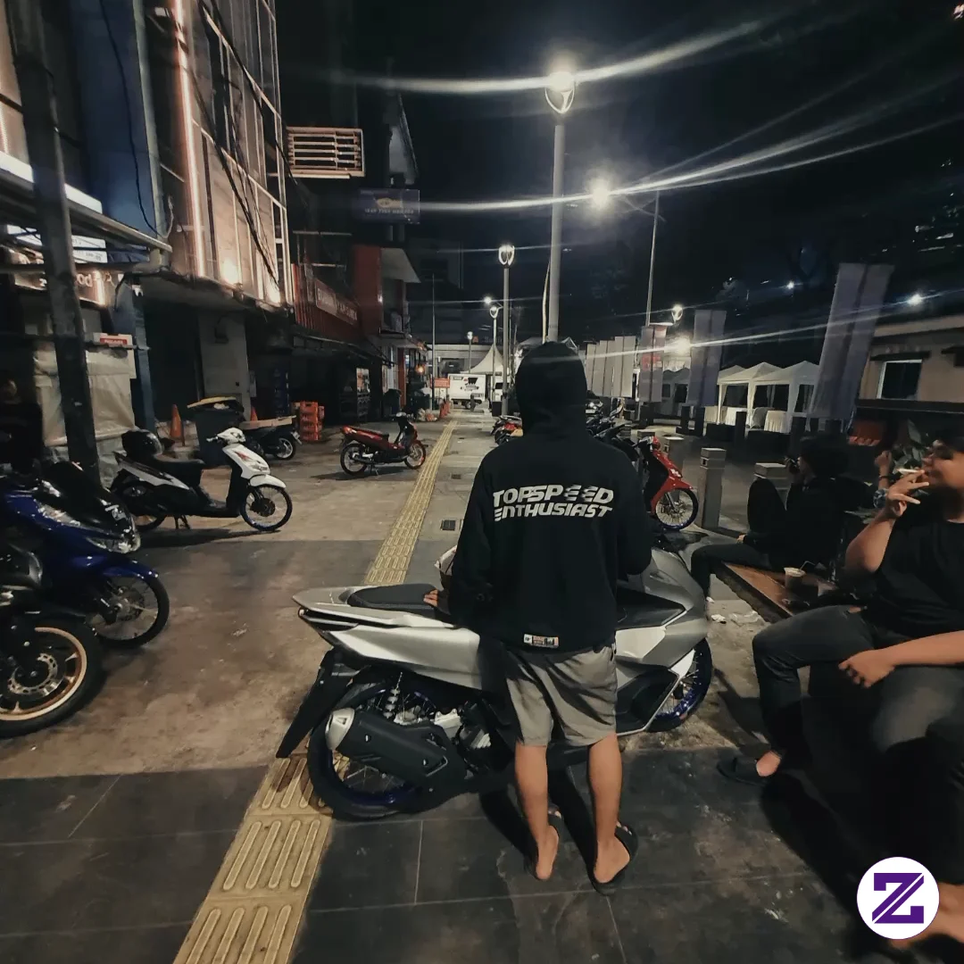 Gemerlap Kota Boleh Ramai, Tapi Malam Selalu Punya Caranya Sendiri Buat Bikin
