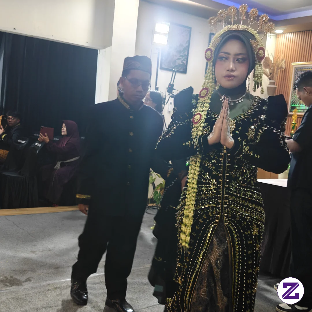 Kira2 Pengantin Wanita Melirik Apa Ya Ada Yang Tahu Coba Komen2 Dibawah