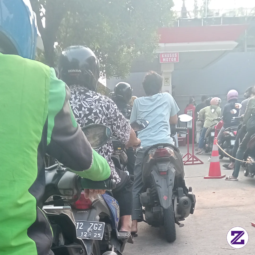 Antrian Panjang BBM Pertalite Di Jakarta. Setiap Hari Antrian Pertalite.