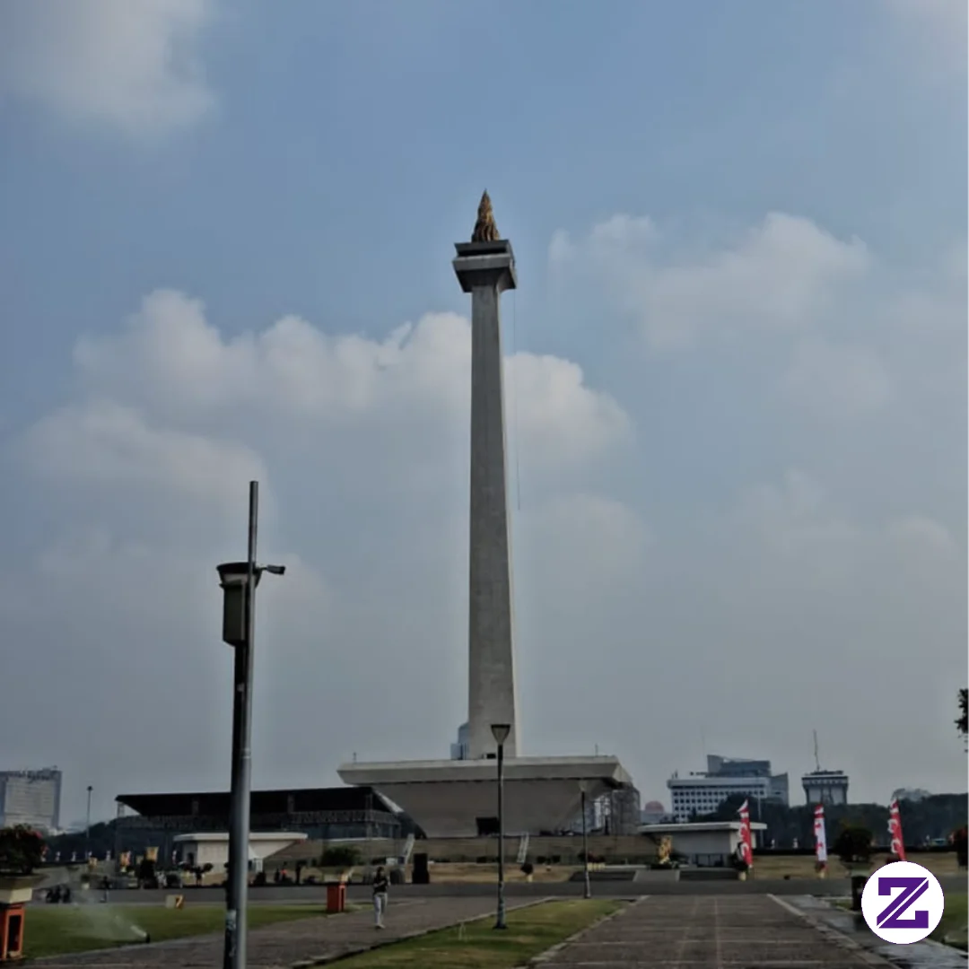 Suasana Monumen Nasional Di Pagi Hari Masih Sepi.