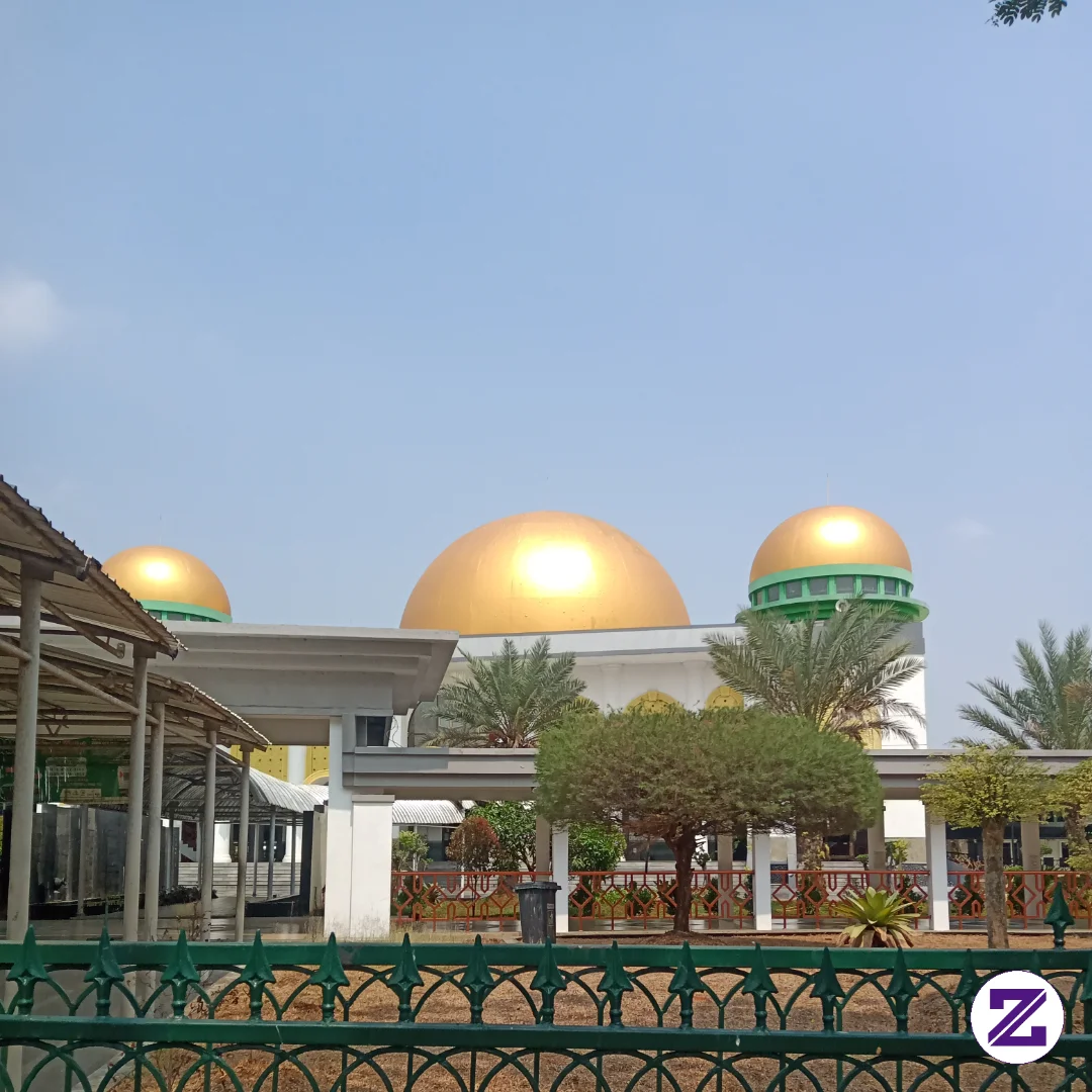 Masjid Kubah Seperti Emas