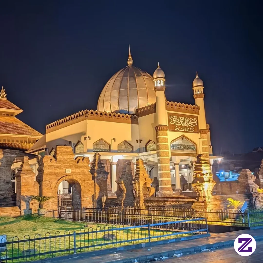 “Menikmati Keindahan Malam Dalam Suasana Yang Penuh Ketenangan. 🕌✨”