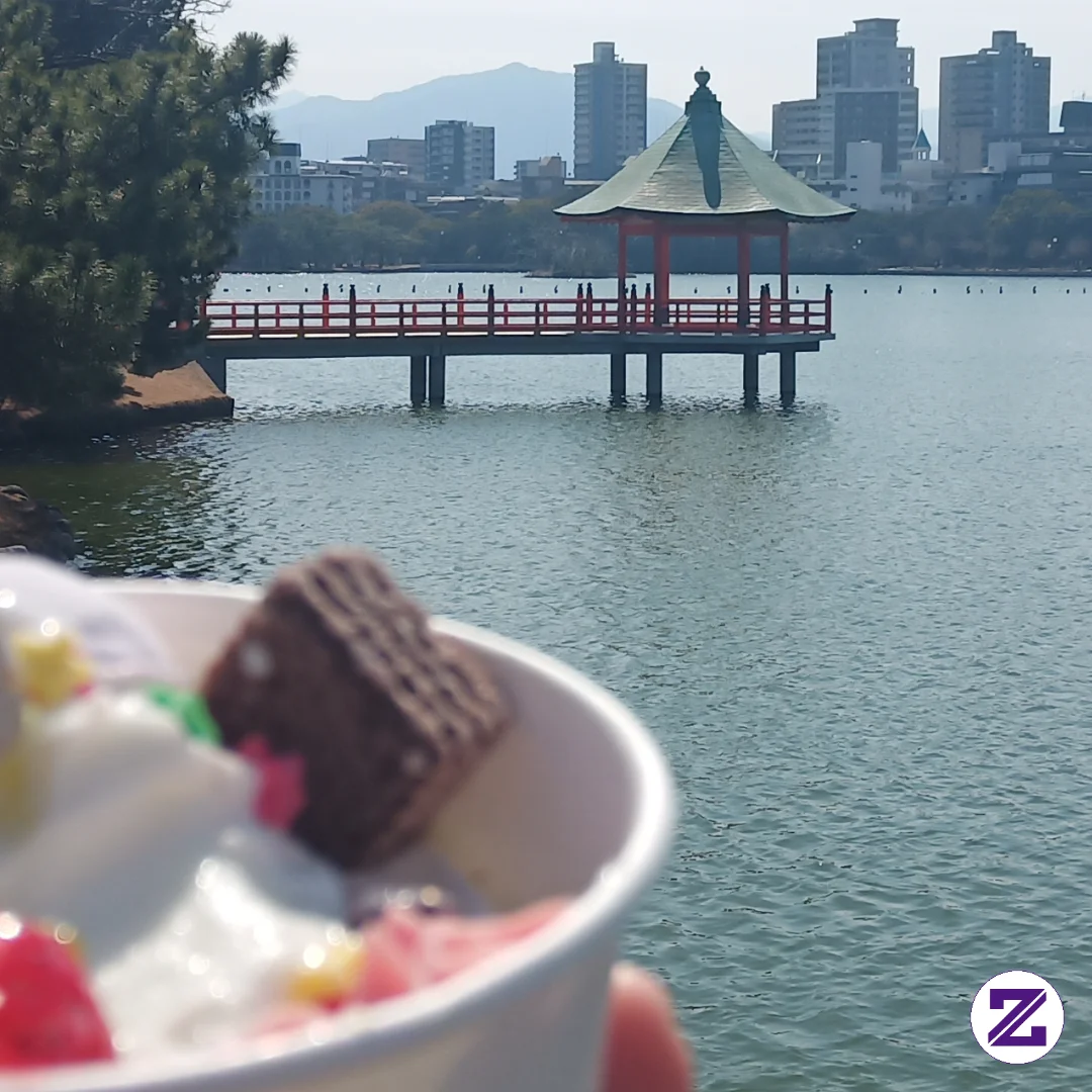 Santai Sambil Ngemil Es Krim Di Pinggir Danau Di China🇨🇳😋