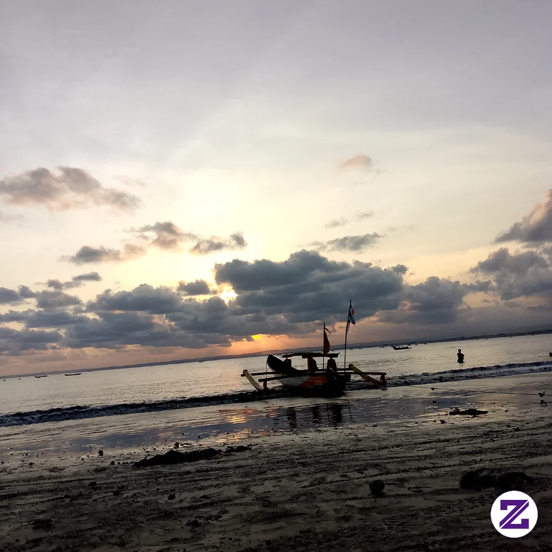 Senja Di Ujung Laut