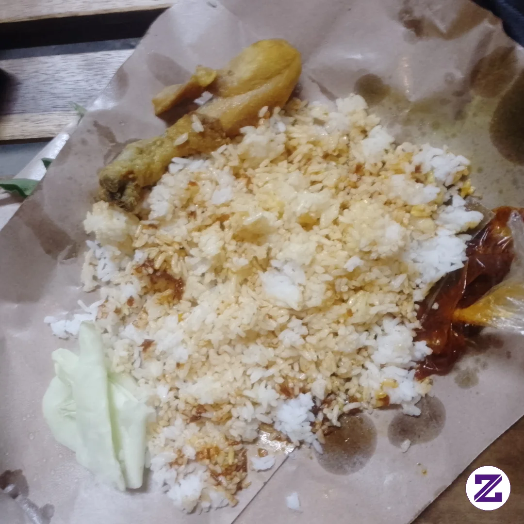 Selamat Malam Gays Waktunya Makan Malam Sama Ayam Goreng