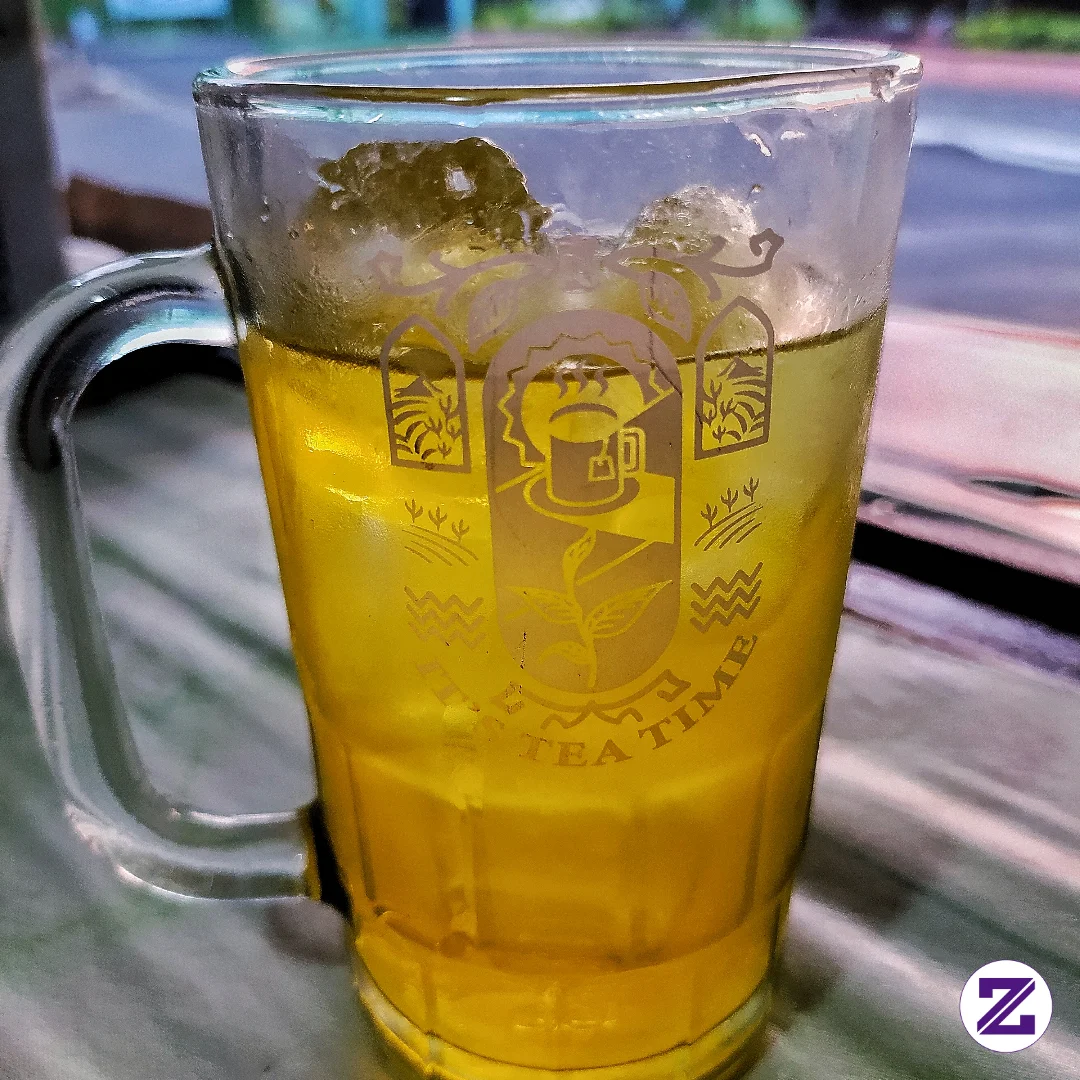 Es Teh Jumbo Manis Segar Dengan Es Batu Melimpah Di Gelas Kaca Bening 🧊🍵