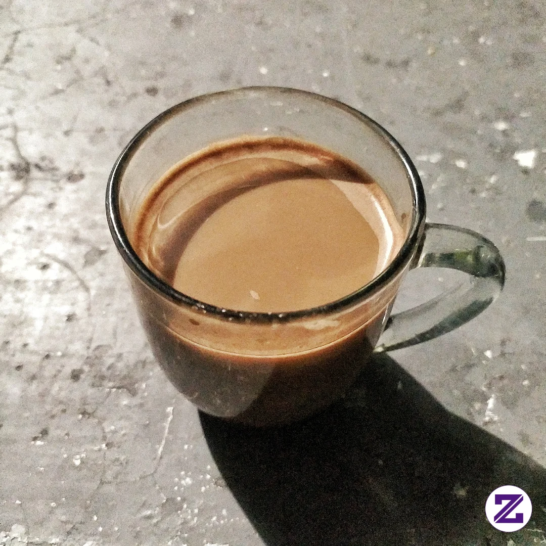 Kopi Susu Panas Legit Di Gelas Kaca Bening Teman Setia Malam Hari ☕