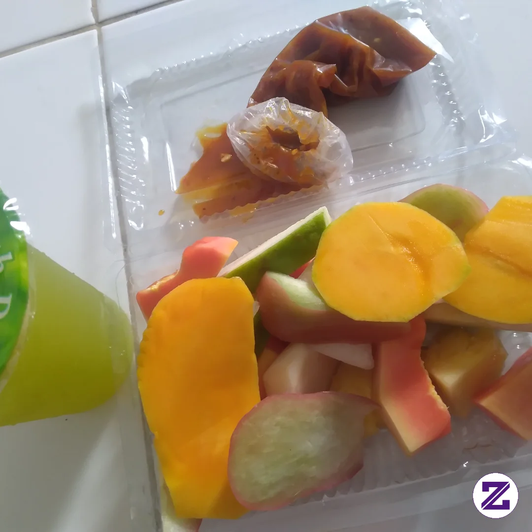 Siang Ini Ngerujak Beh Mantep👌😋
