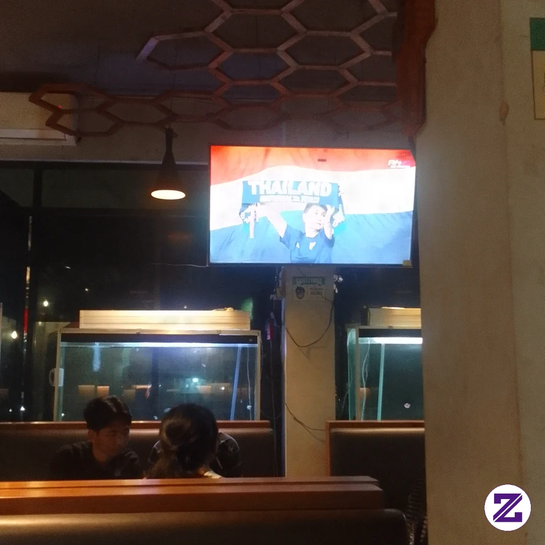 Situasi Di Dalam Satu Cafe Di Tengah Ibu Kota