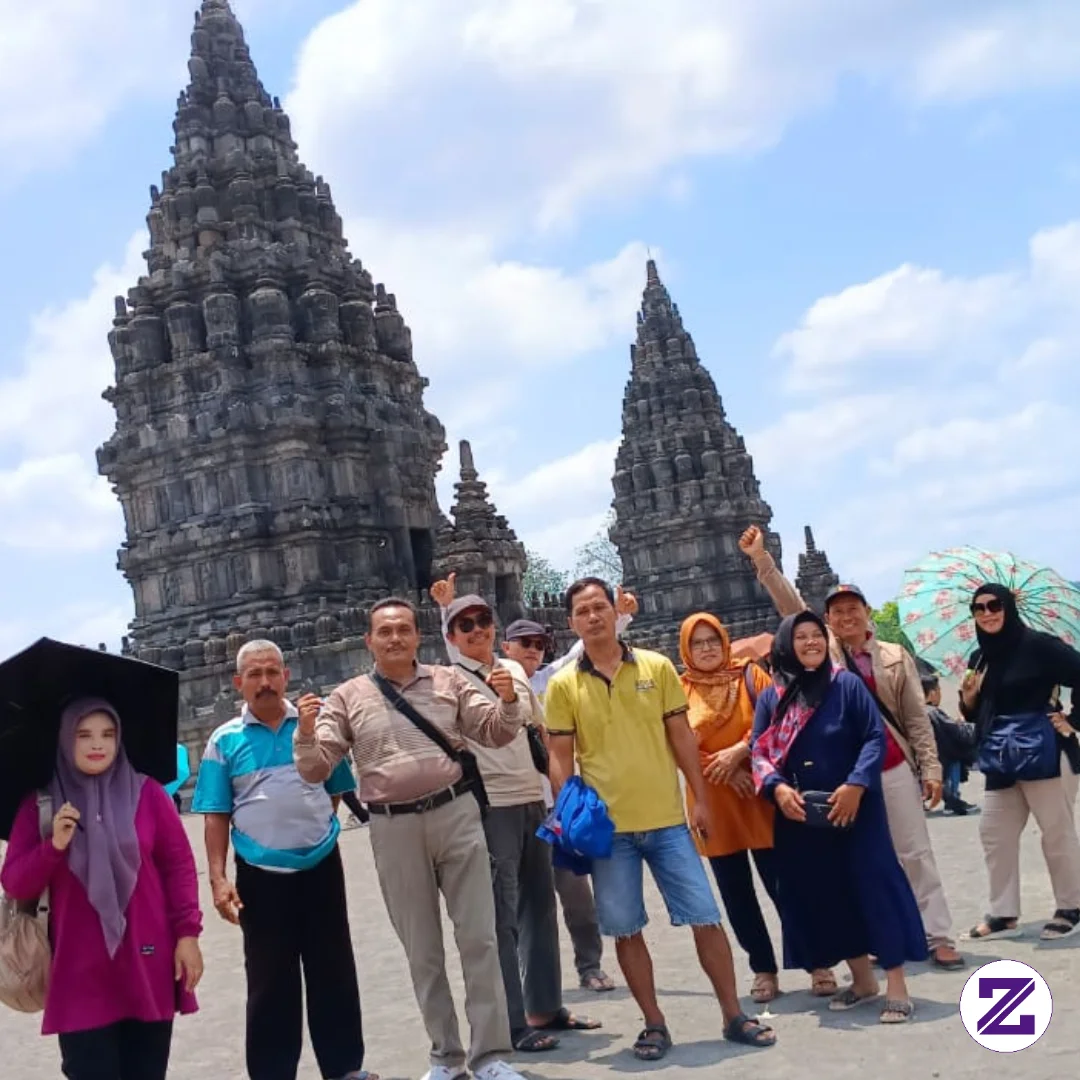 Reuni Kecil Di Bawah Langit Prambanan
