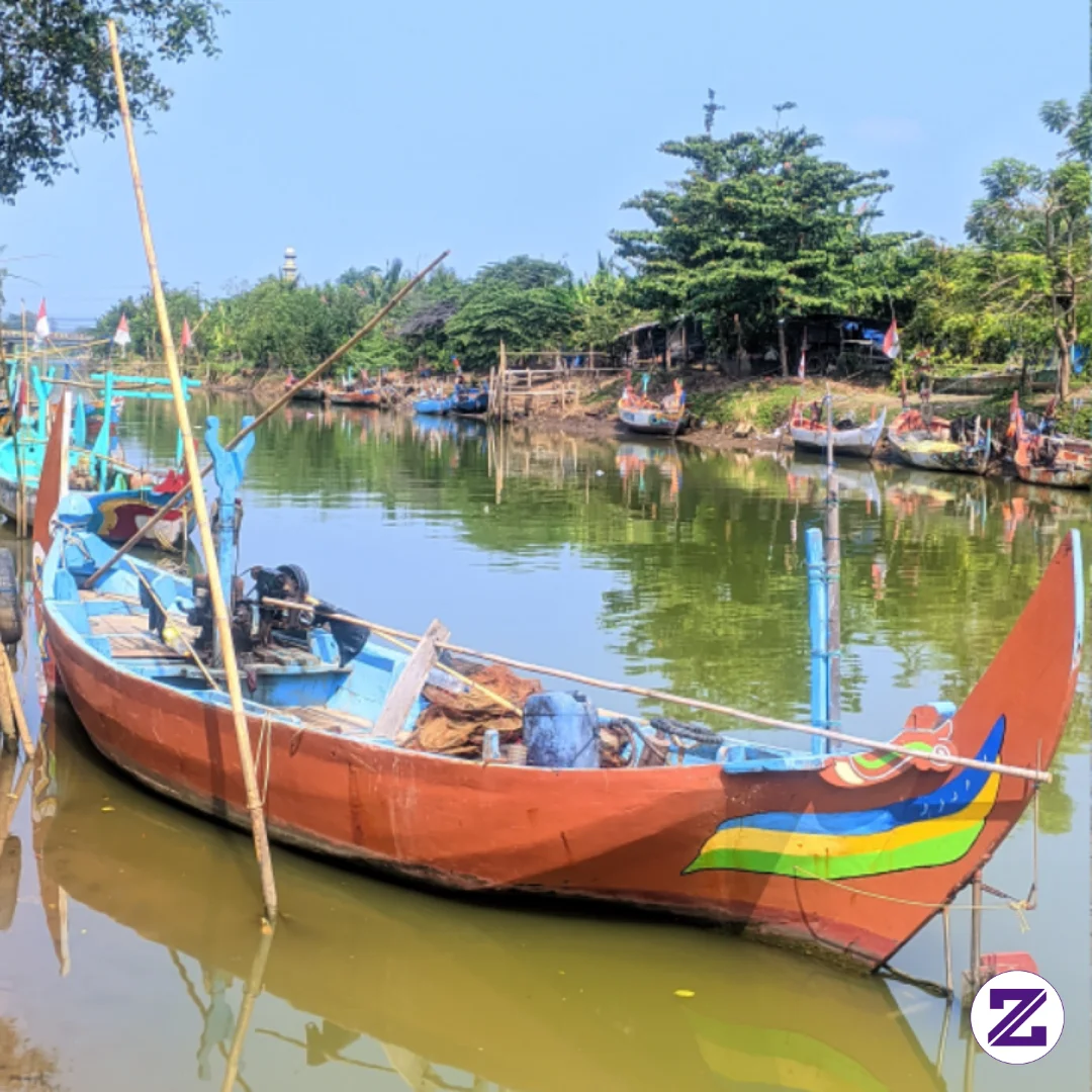 Di Antara Tenangnya Aliran Sungai Dan Warna-warni Perahu Tua, Tersimpan Cerita