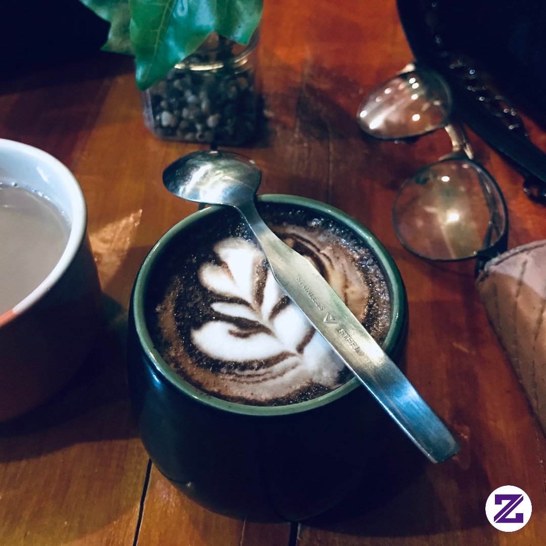 Latte Art Nya Cantik, Tapi Yang Bikin Betah Bukan Kopinya