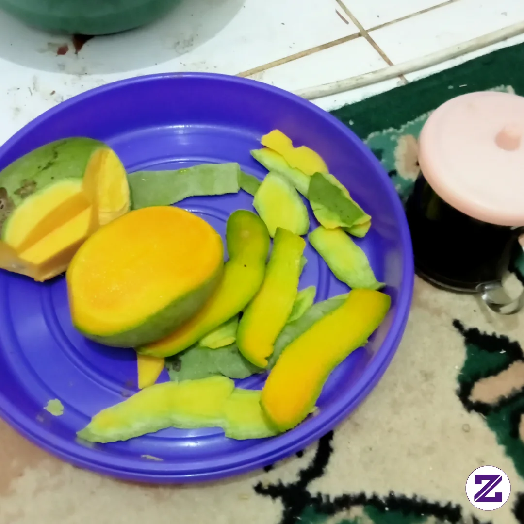 Selamat Berakhir Pekan Guys Ni Malmingnya Makan Mangga Sambil Ngopi Guys