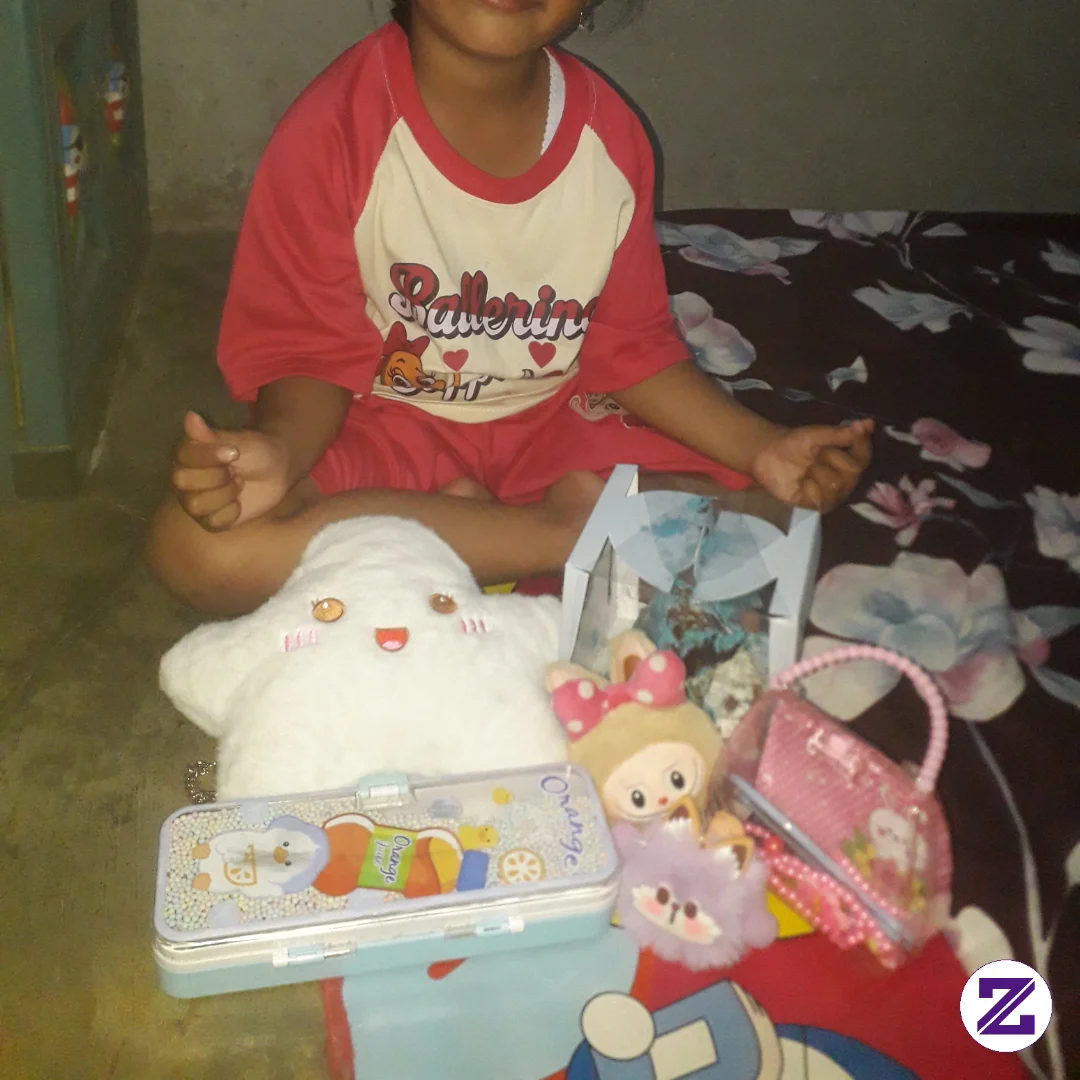 Lagi Sibuk Buka Kado Ulang Tahun