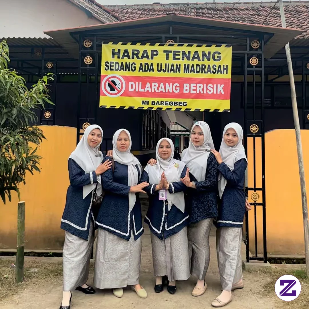 Menanti Anak Murid Datang,sambut Dengan Ceria