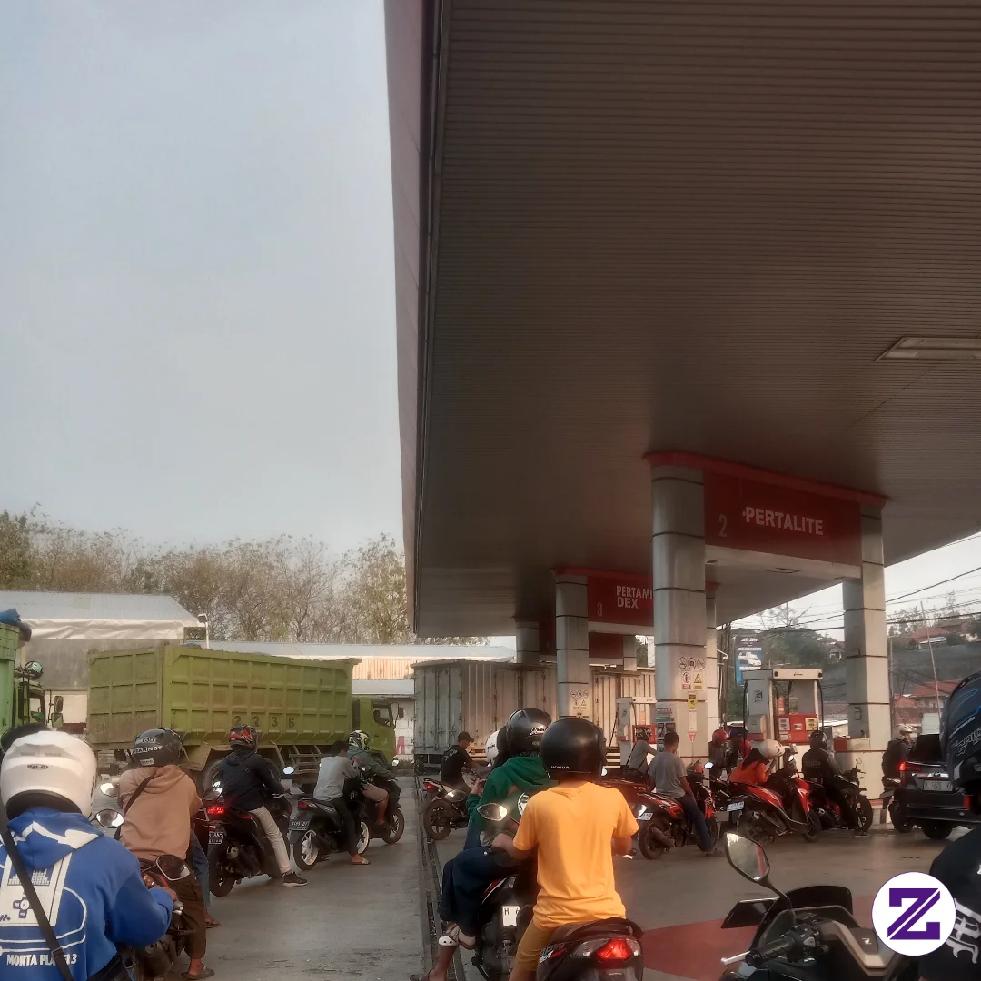 Antrian Pertalite Di Negeri Tercinta, Kalau Km Pilih Antri Atau Pilih Pertamax?