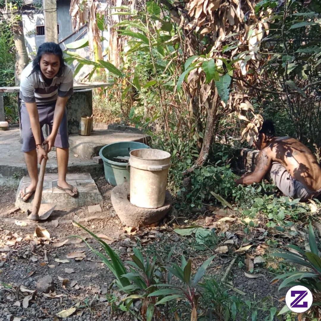 Berkebun Di Belakang Rumah