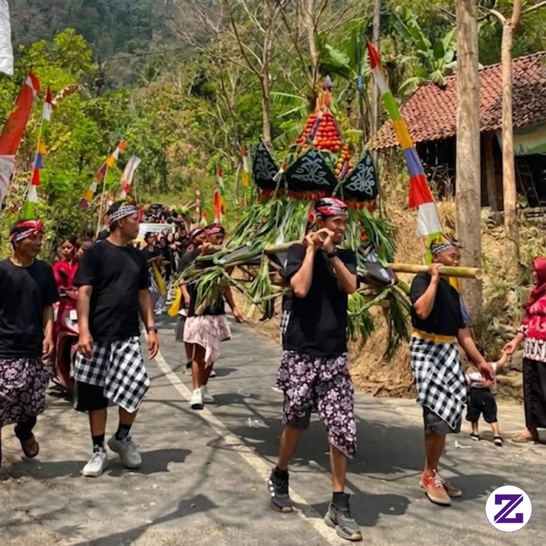 Panas Terik Di Siang Hari Itu, Menyaksikan, Berpartisipasi Meramaikan .