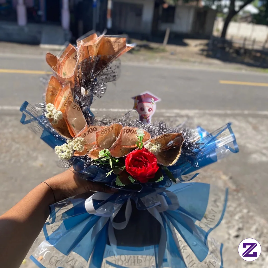 • Temannya Besok Wisuda Tapi Masih Bingung Mau Bawain Apa? Kasih Buket Wisuda