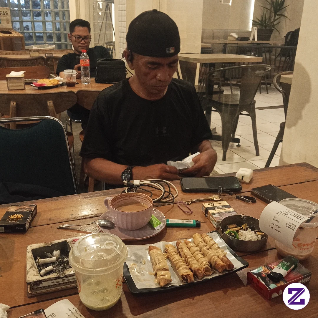 WAKTU DIAJAK CAPTEN TURUN KEDARAT. MAKAN MINUM DITANGGUNG SEMUANYA, MAKASIH CAPT