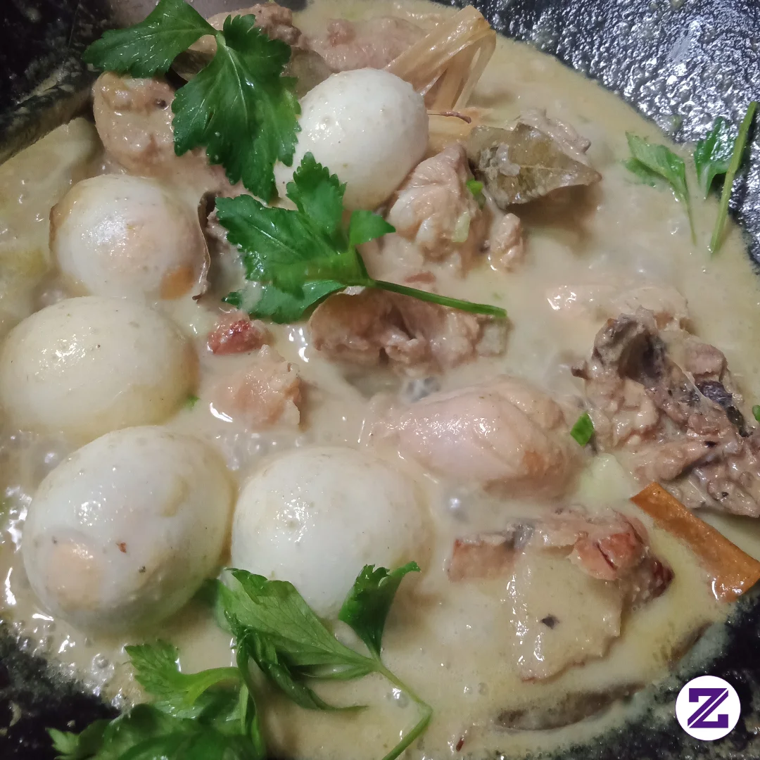 Kalio Ayam Tambah Telur Bulat, Rasanya Manis Dan Sedikit Pedas, Karena Fokus