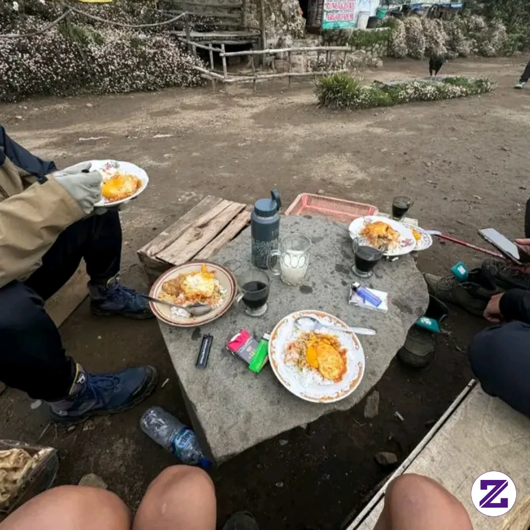 Warung Tertinggi Di Indonesia Warung Mbok Yem / Warung Puncak Lawu Argo Dalem