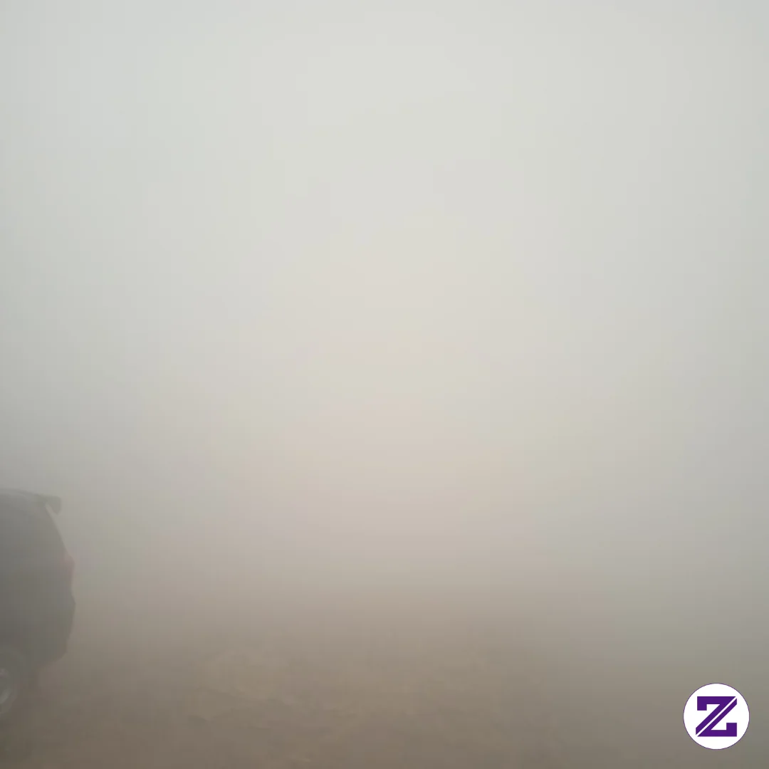 Jalanan Kabut Dengan Asap Tidak Bisa Melihat Jalan Raya