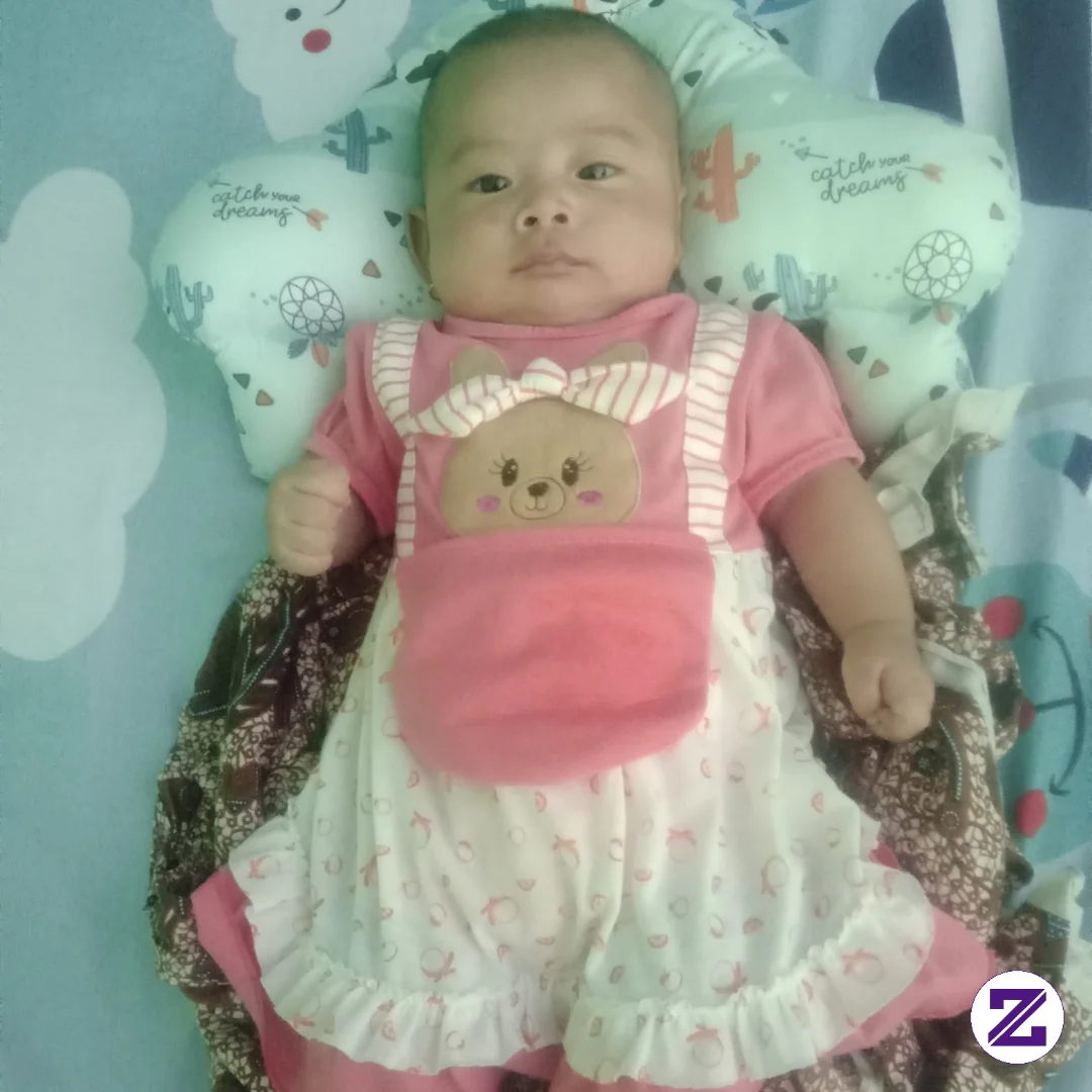 Anak Cewekku Waktu Umur 4 Bulan