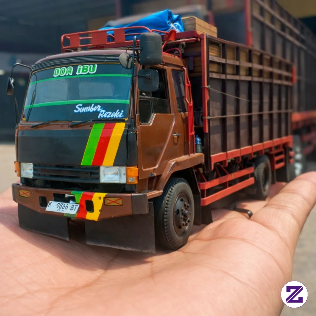 Miniature Mitsubishi Fuso Truk