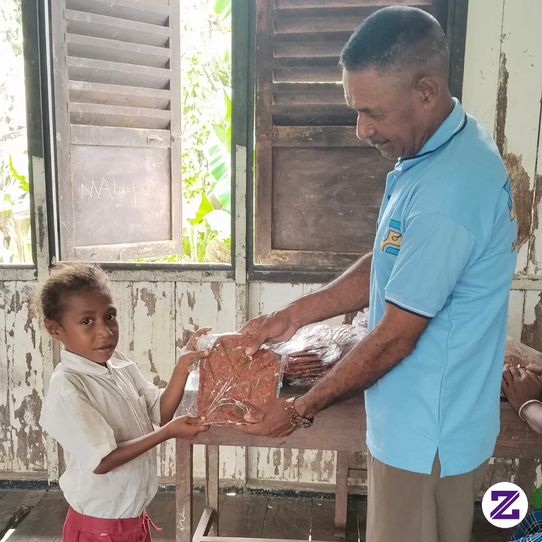Pembagian Pakaian Batik Untuk Anak Sekolah. Kab Mamberamo Raya.Prov Papua