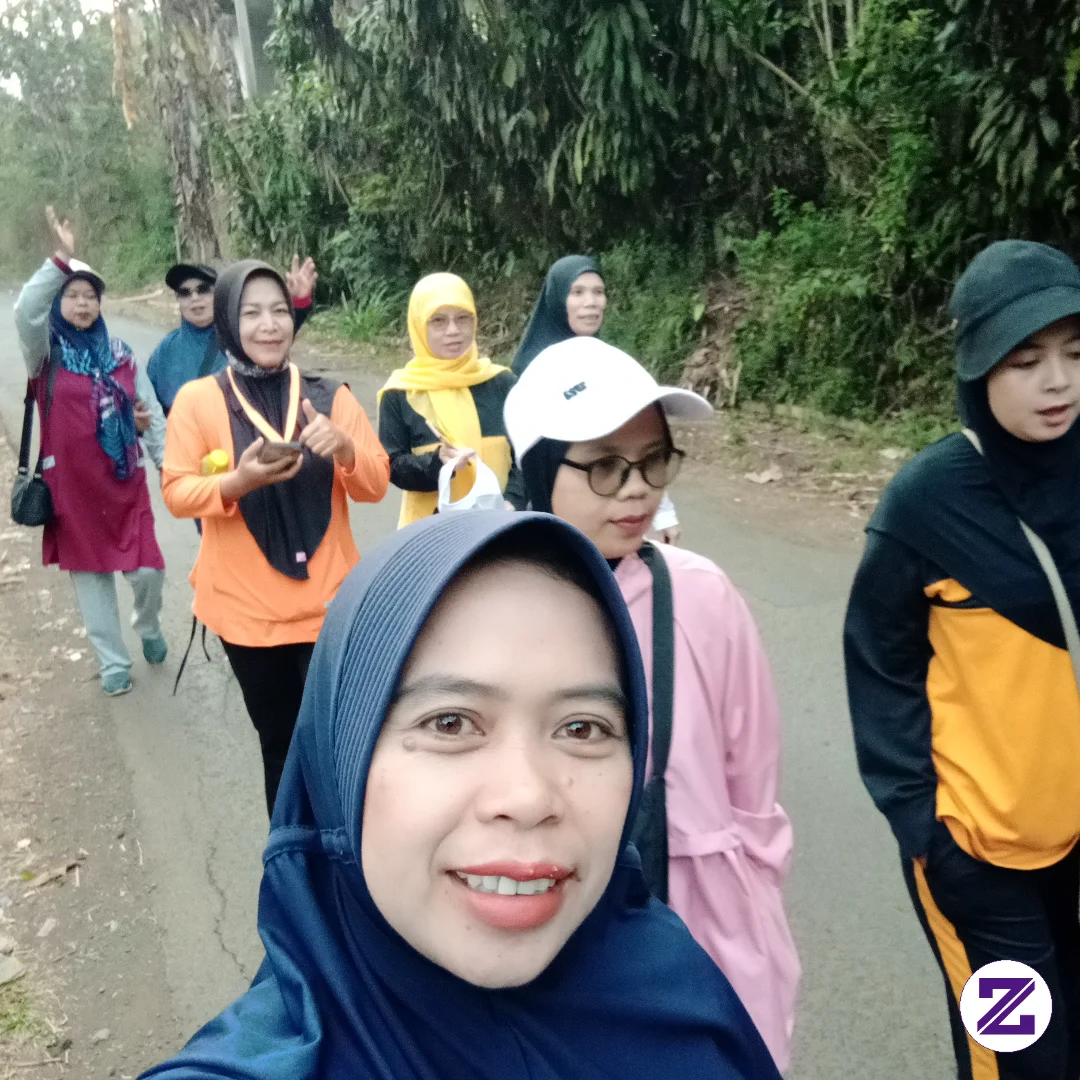 Jalan Santai Itu Bikin Rileks Sambil Bincang Bincang