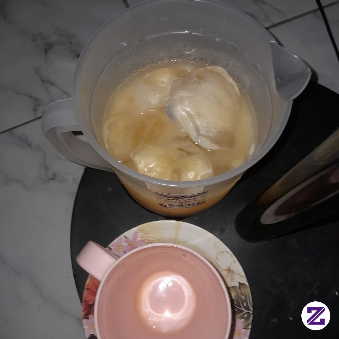 Hari Ini Panas Sekali Di Segarin Dulu Sama Yang Segar Segar