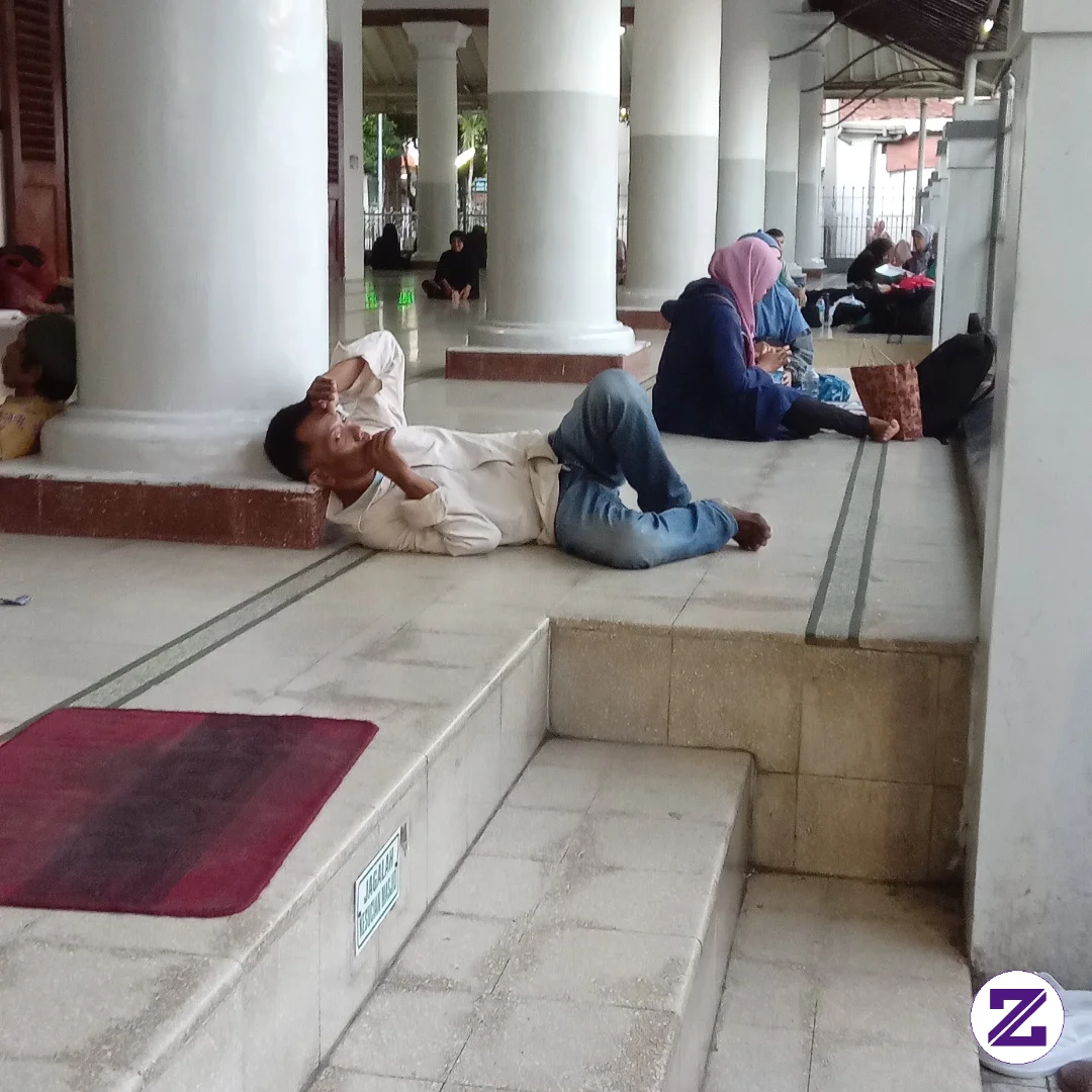 Suasana Di Komplek Mesjid Sunan Ampel Surabaya