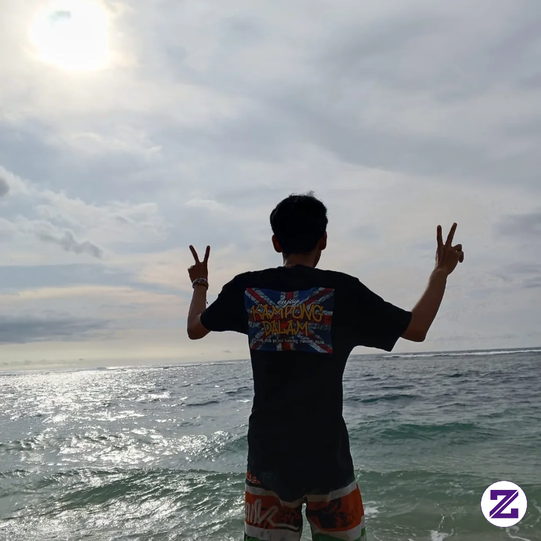 Pantai Ujung Genteng Sukabumi Jawa Barat image by Bonsky Fadil