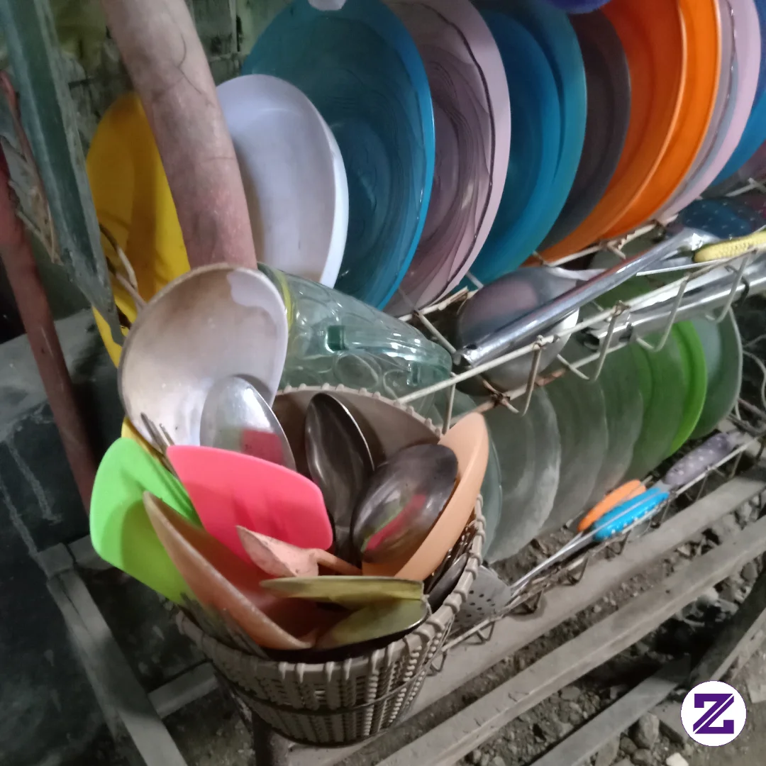 Di Tempat Kalian Peralatan Dapur Seperti Ini Di Susun Atau Di Taruh Pakai Rak.