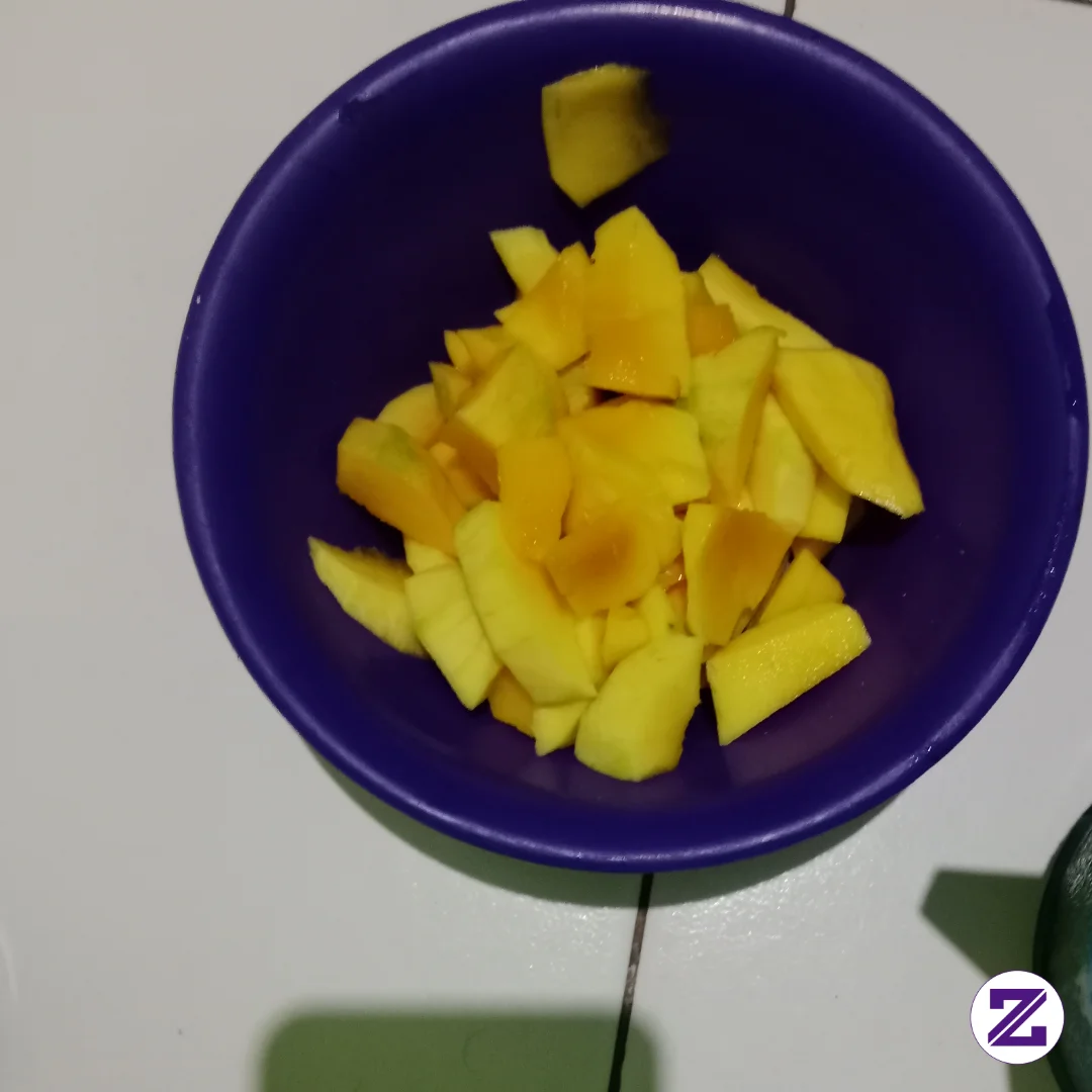 MENIKMATI MANISNYA BUAH MANGGA YANG SEGAR DAN MENGGUGAH SELERA, SEKALI