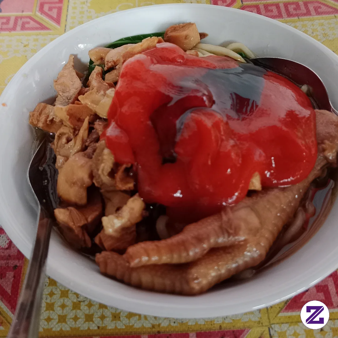 Hujan Begini Enak Nya Makan Mie Ayam 🍜