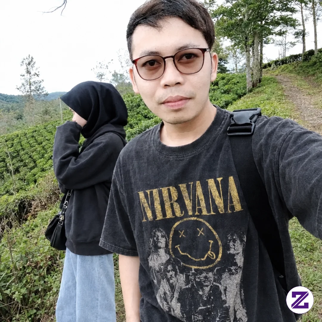 Mainnya Di Kebun Teh