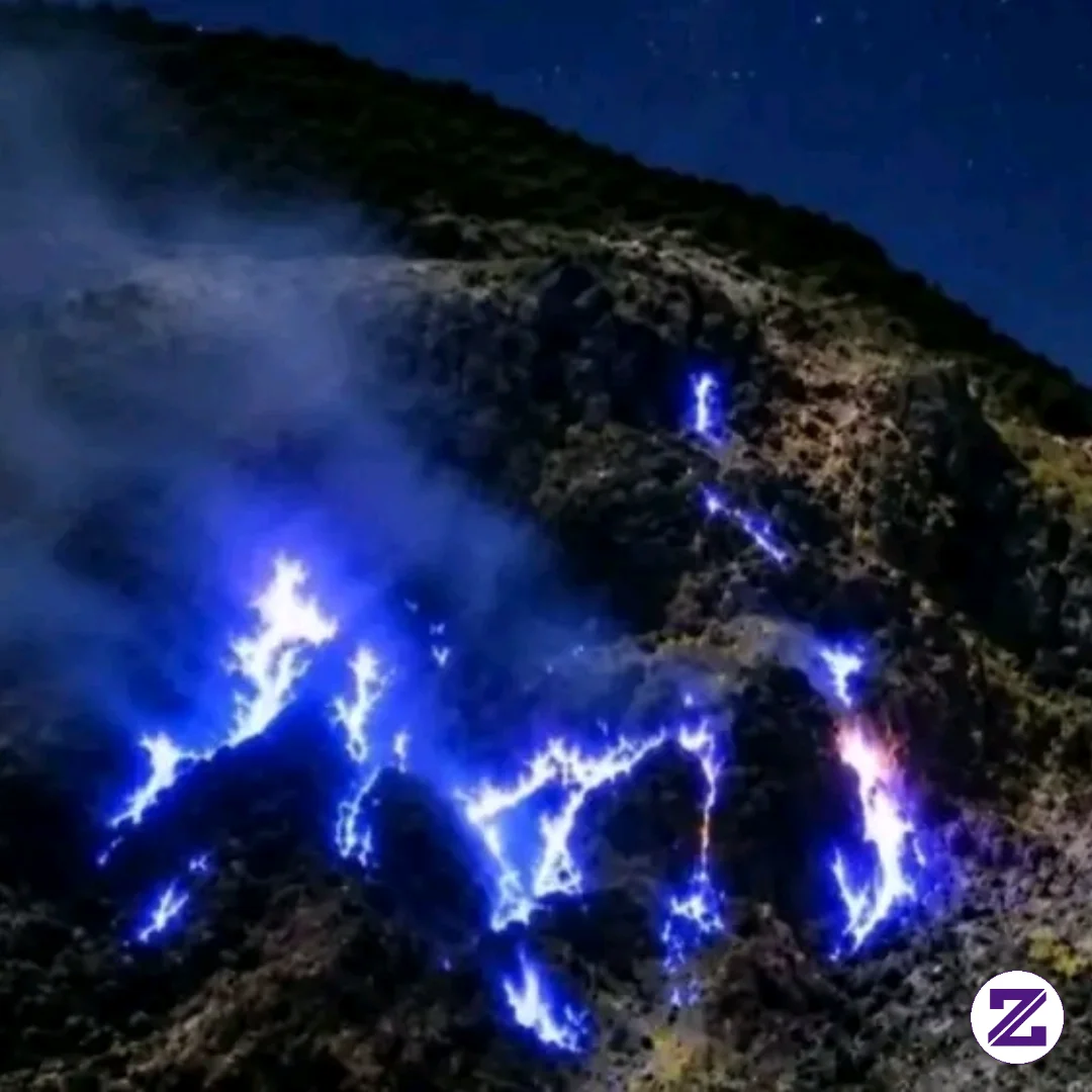 Blue Fire. Viral Di Gun Papandayan