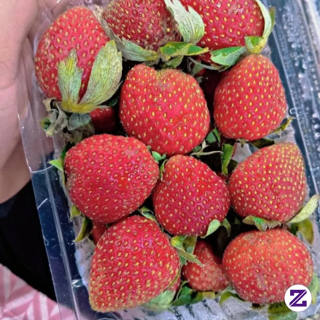Strawberry Di Sore Hari