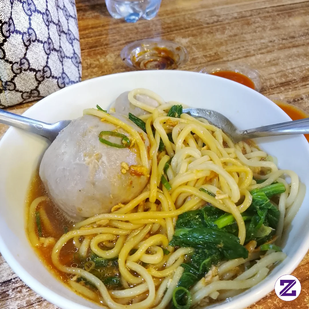 Panas2 Enaknya Makan Bakso Gaiss,,