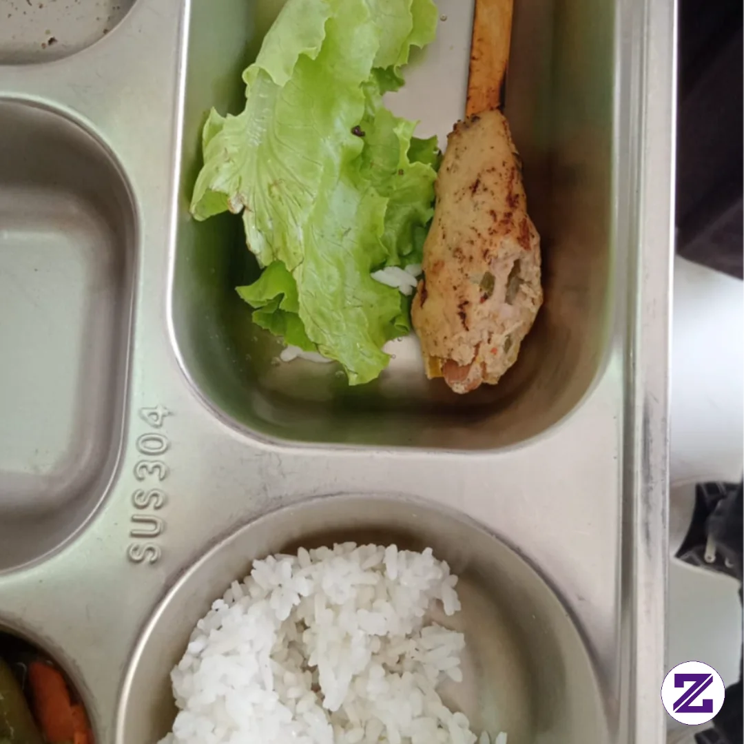Hari Ini Mbgnya Kurng Higenis Basi Sayur Kurang Matang.