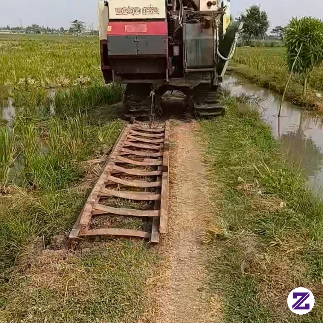 Siap Menuju Lokasi Pemotongan Padi Di Liat Dari Lahan Nya Extrem Bolo