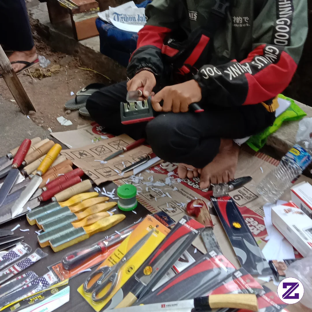 Selagi Masih Ada Hutang, Gengsi Kita Off Dulu. Pejuang Rupiah Pantang Gengsi.