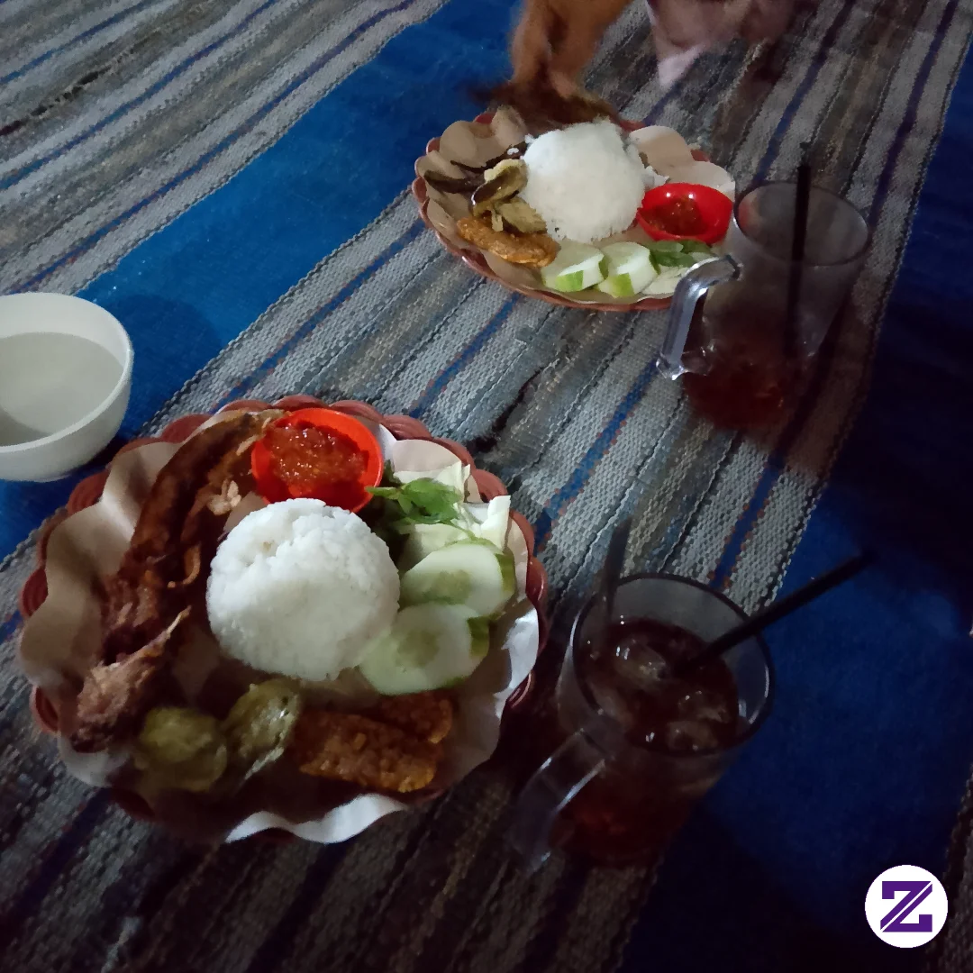 Selamat Makan Siang Menu Nya Lele Lalapan Sama Nila Lalapan Nikmat Sekali Cuaca