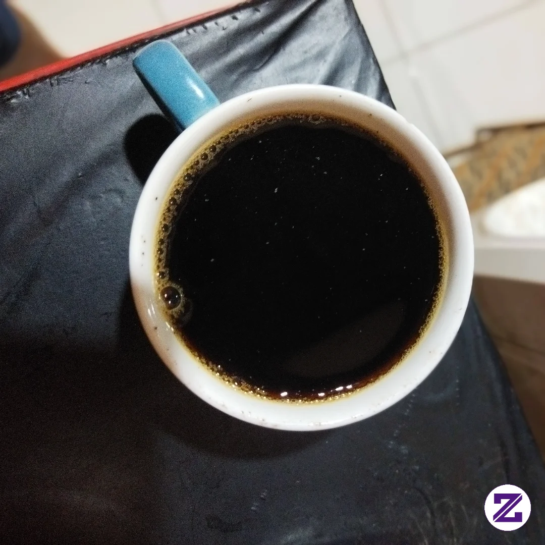 Segelas Kopi Hitam Di Pagi Hari