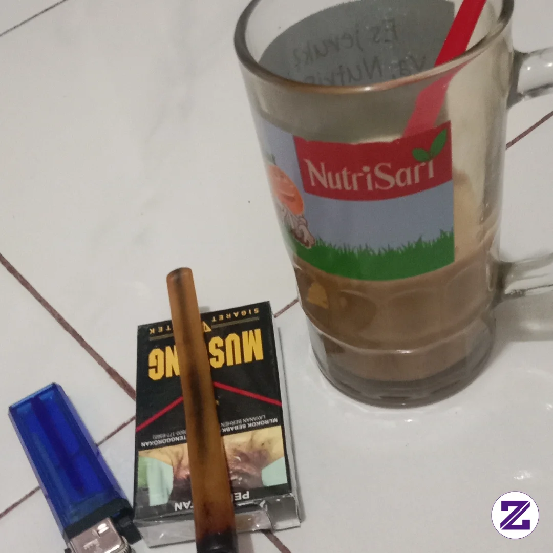 Sesekali Nikmati Kopi Dan Rokok Kesukaan Mu...untuk Melepaskan Rasa Penat Mu.