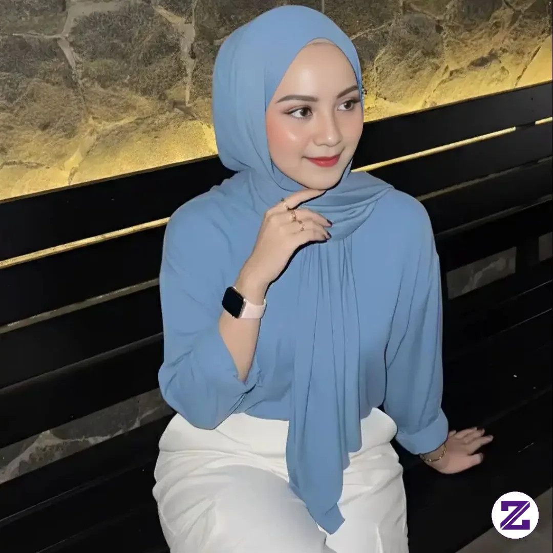 OOTD Hijab Biru Langit + Rok Putih Yang Bikin Look Mahal Tapi Simple